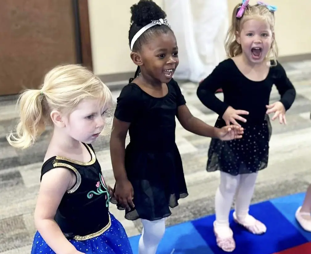 Creative-Kids-Family-Lake-Wylie-little-girls-dancing